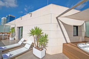 Junior Suite (Jacuzzi on the Terrace) | Balcony