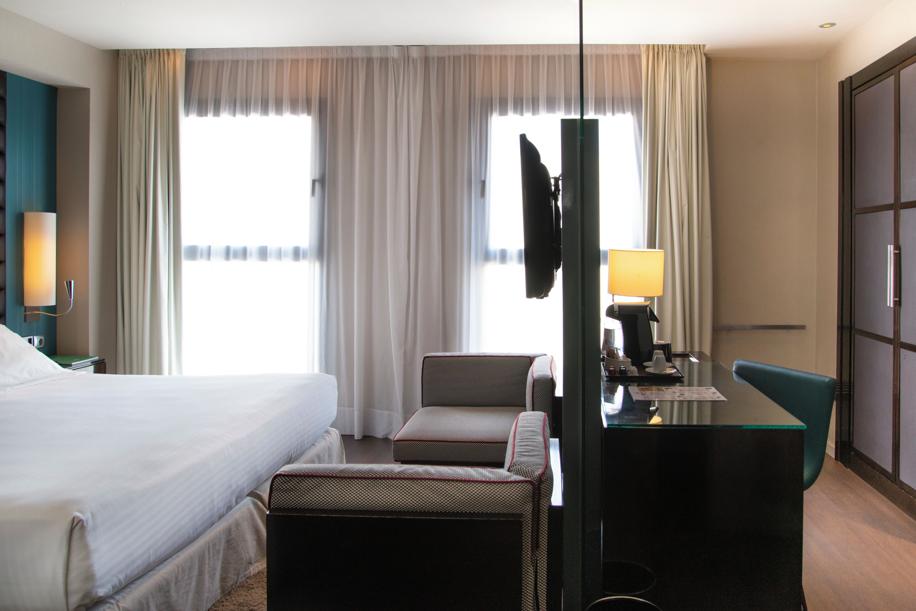 deluxe king | 1 bedroom, minibar, in-room safe, individually decorated