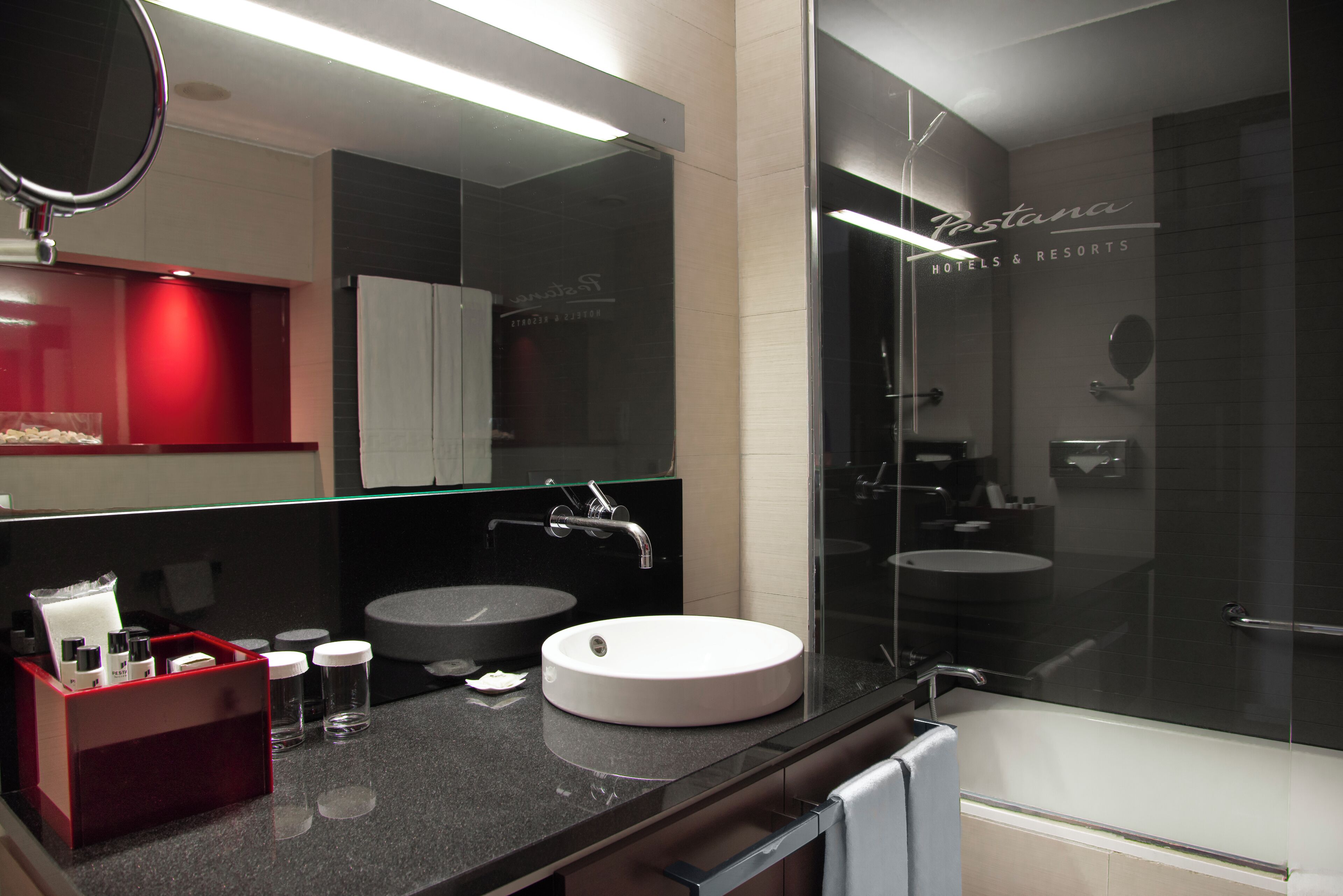 standard room | bathroom | free toiletries, hair dryer, bidet, towels
