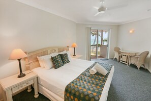 Minibar, soundproofing, iron/ironing board, cots/infant beds - Alassio Palm Cove (Palm Cove)