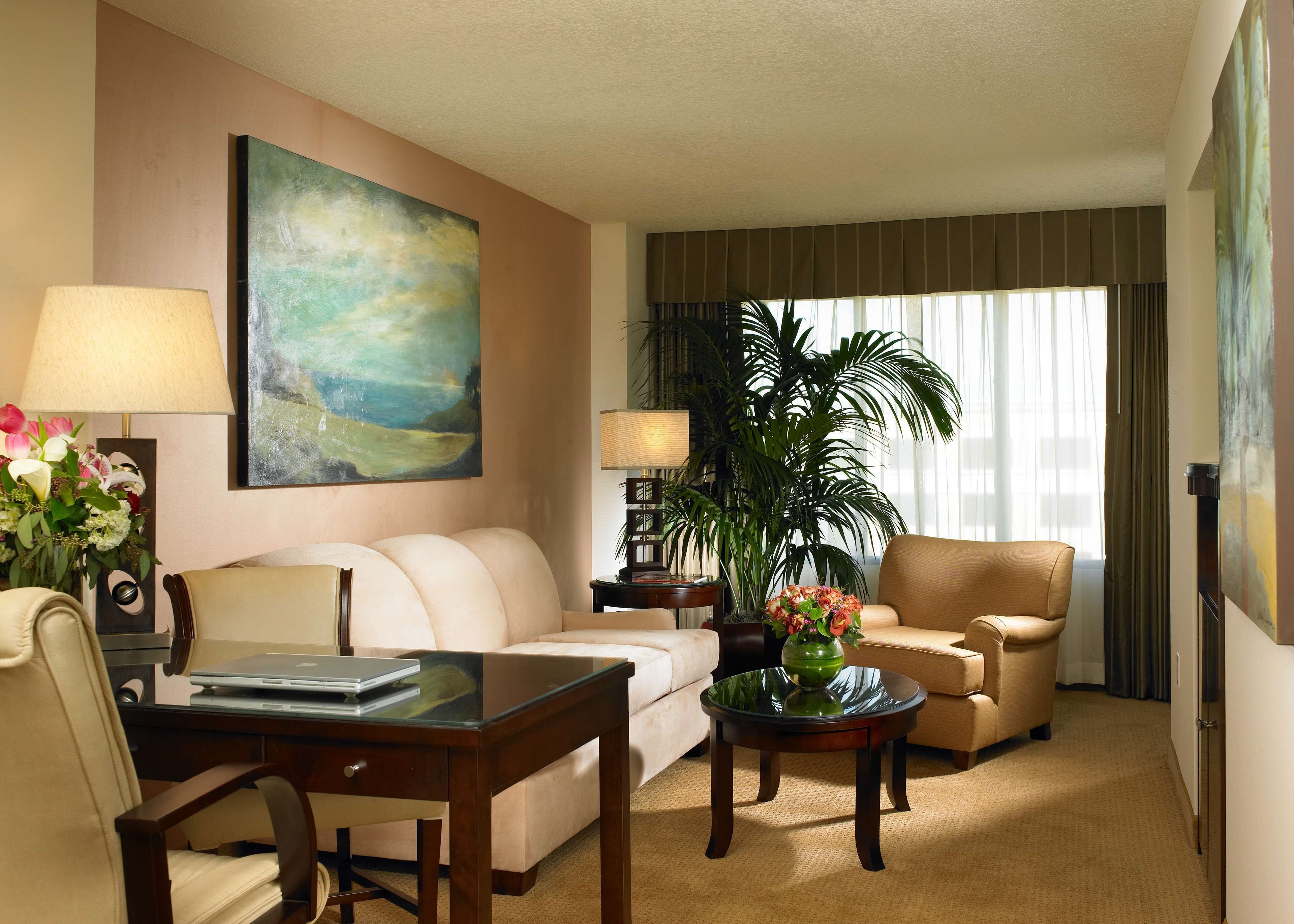presidential suite, 1 queen bed | living area | 37-inch lcd tv with cable channels, tv