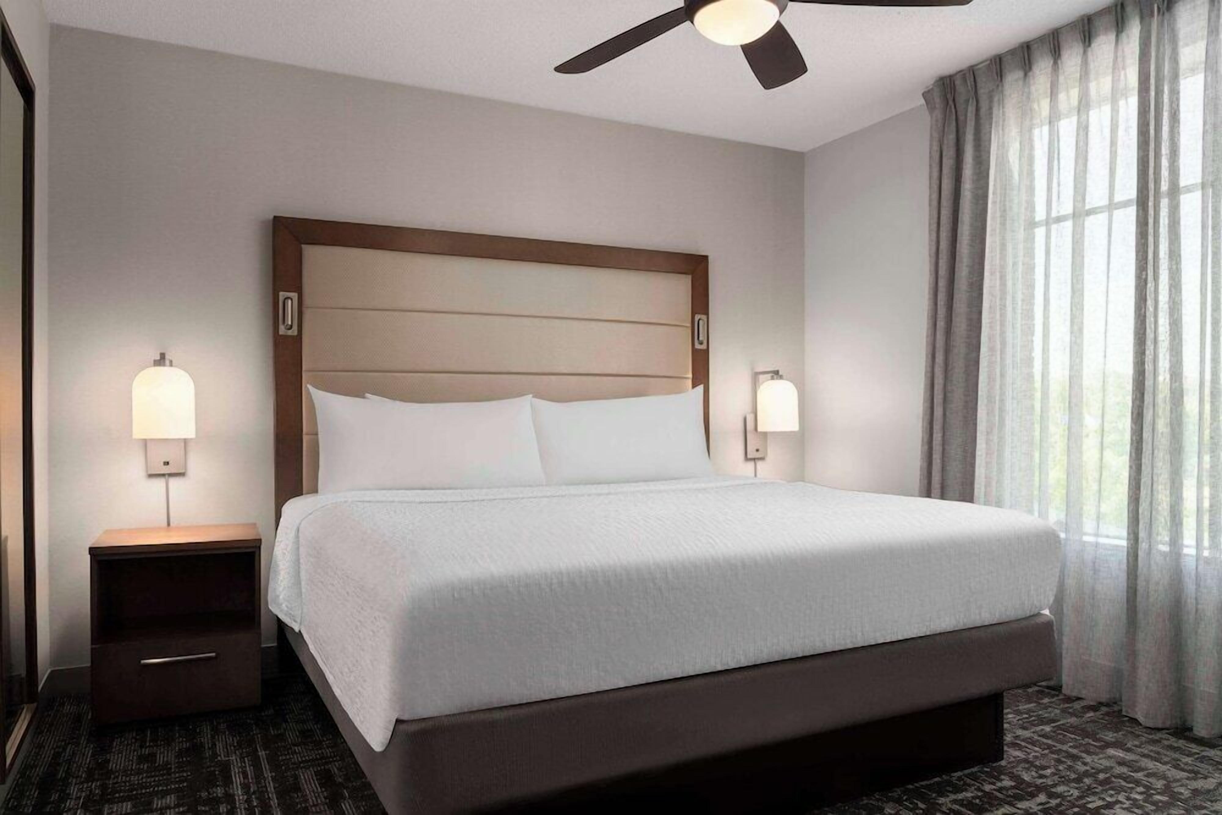 Hypo-allergenic bedding, in-room safe, desk, laptop workspace