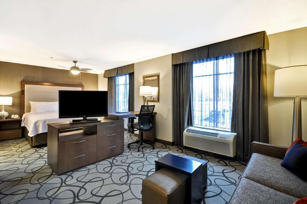 Hypo-allergenic bedding, in-room safe, desk, laptop workspace