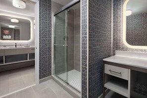 Suite, 1 Tempat Tidur King dengan tempat tidur Sofa | Shower kamar mandi