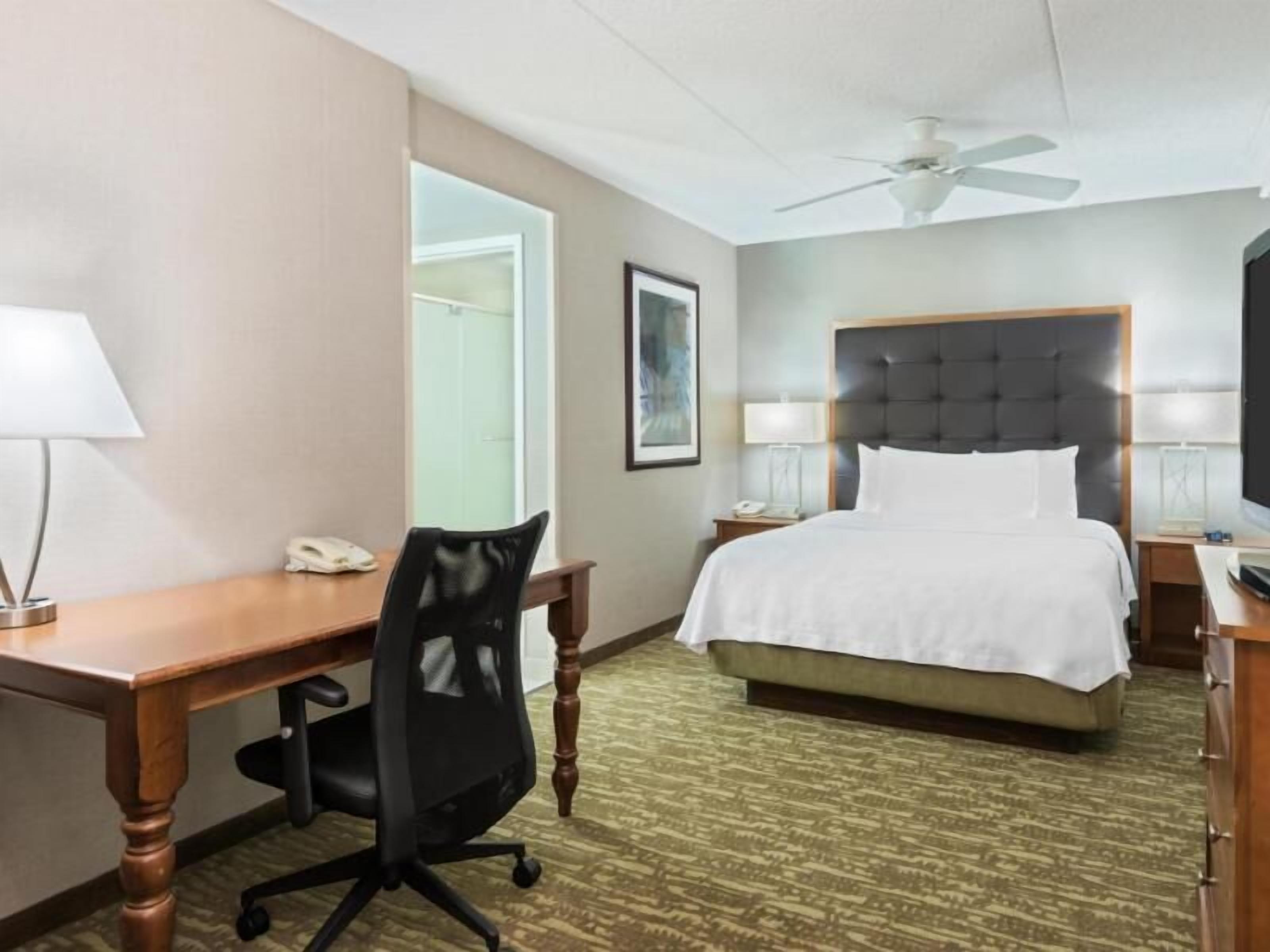 Premium bedding, in-room safe, desk, iron/ironing board