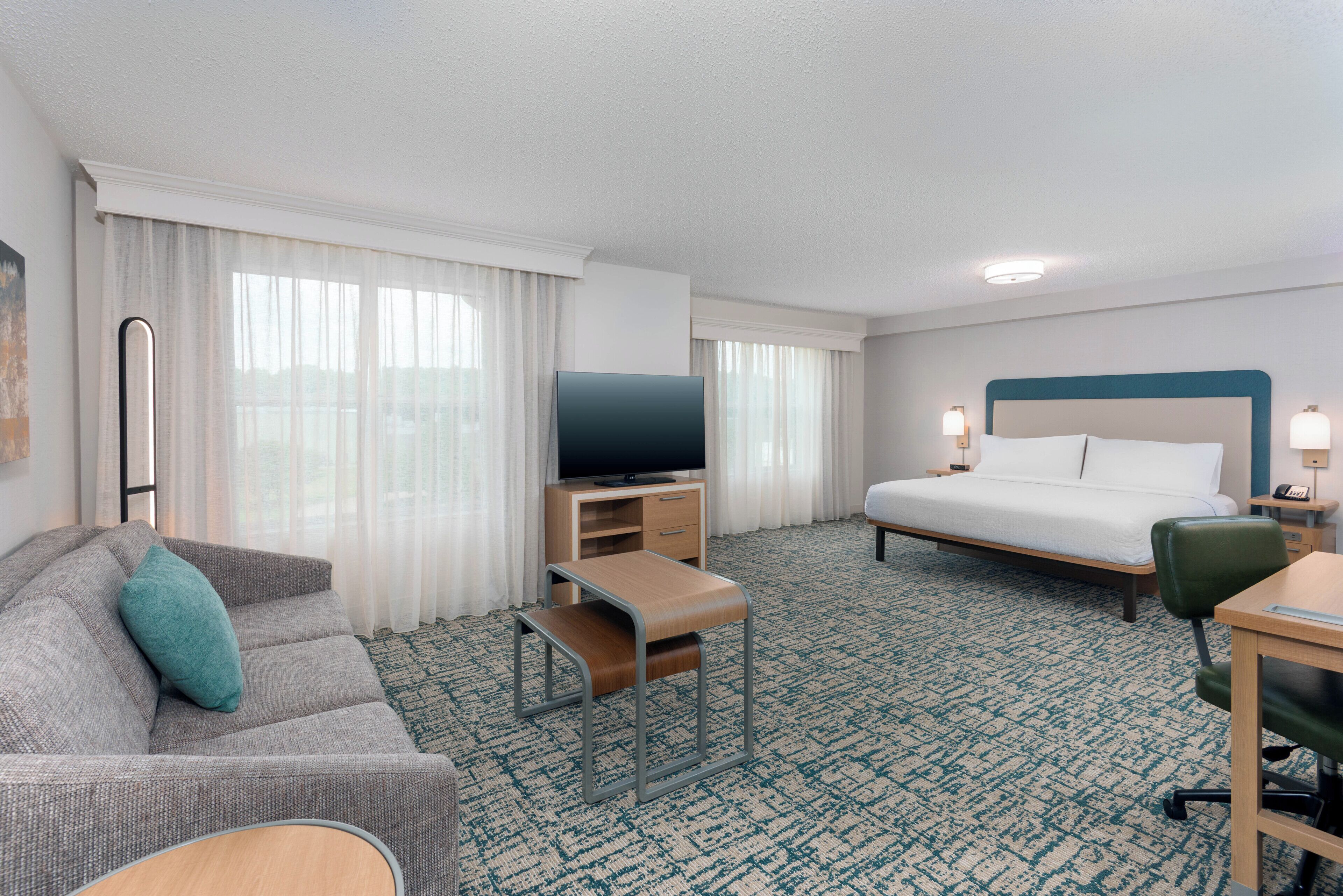 Premium bedding, in-room safe, desk, iron/ironing board