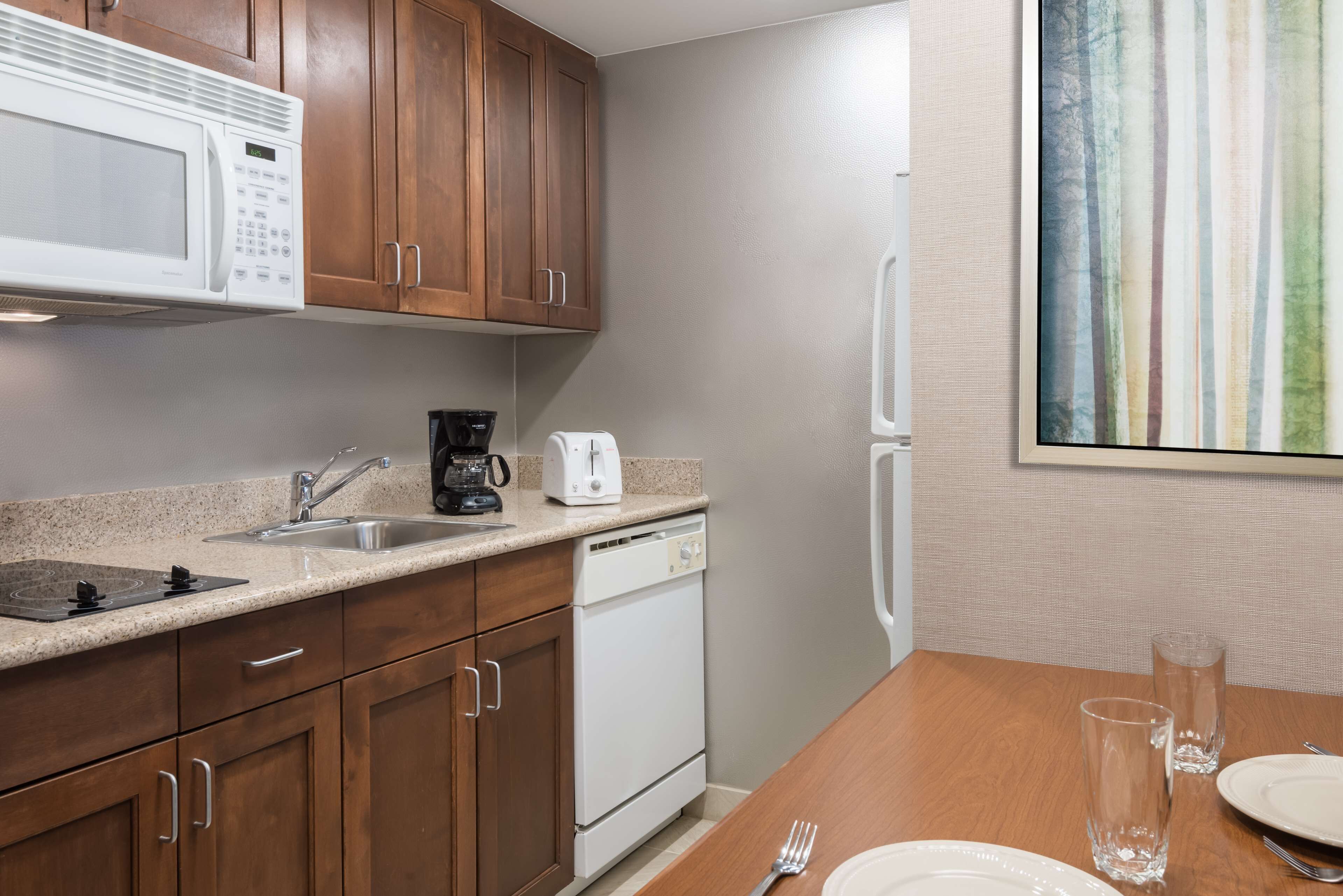 fridge, microwave, stovetop, dishwasher