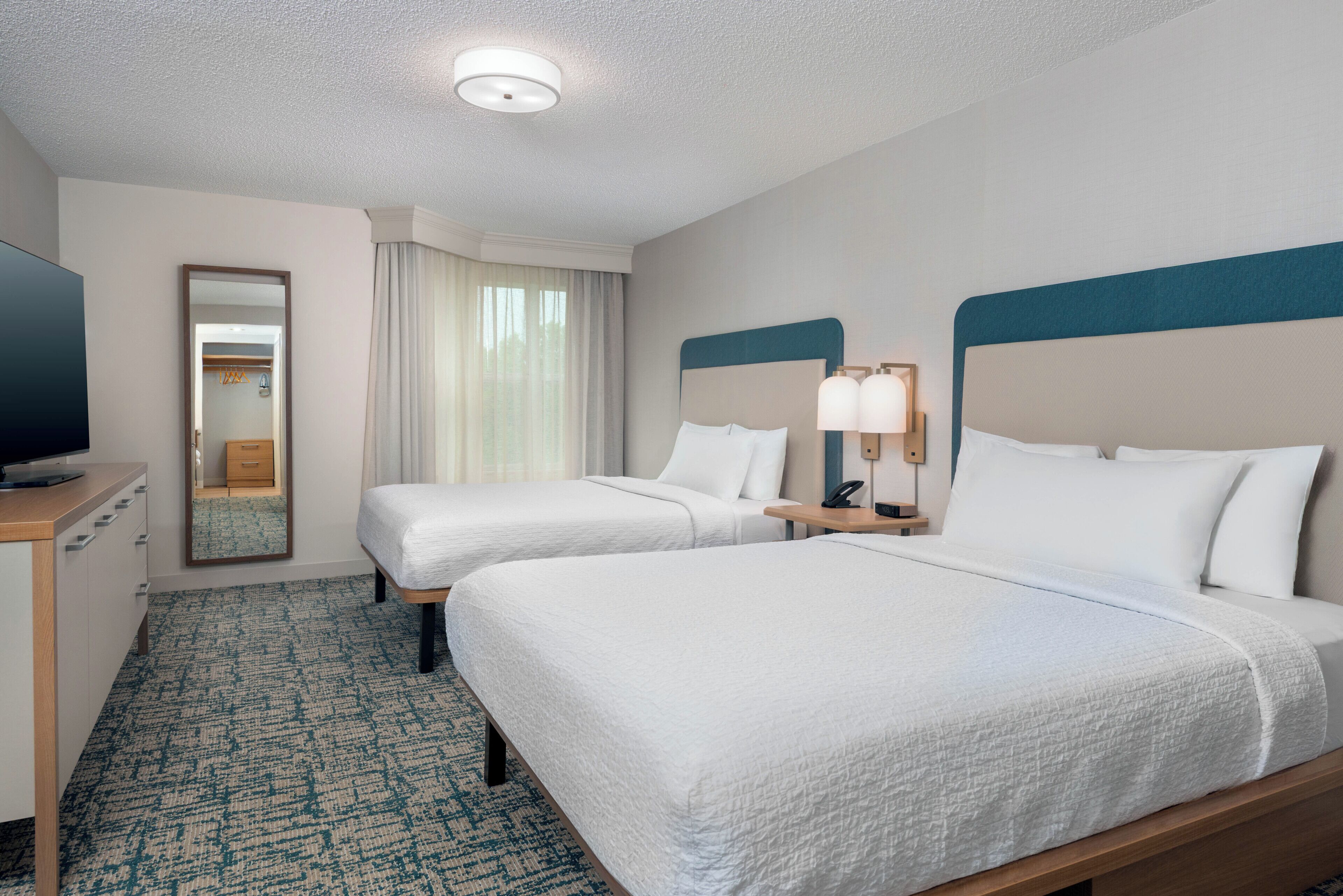 Premium bedding, in-room safe, desk, iron/ironing board