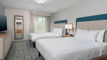 Premium bedding, in-room safe, desk, iron/ironing board
