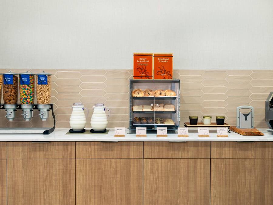 Café da manhã para viagem grátis todos os dias