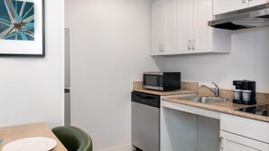 Coffee/tea maker, fridge, microwave, stovetop - Homewood Suites by Hilton Holyoke-Springfield/North (Holyoke)