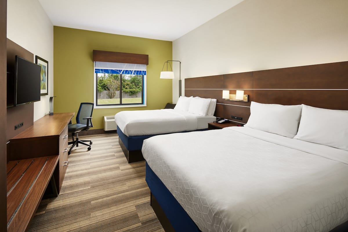 1 bedroom, desk, iron/ironing board, free cots/infant beds