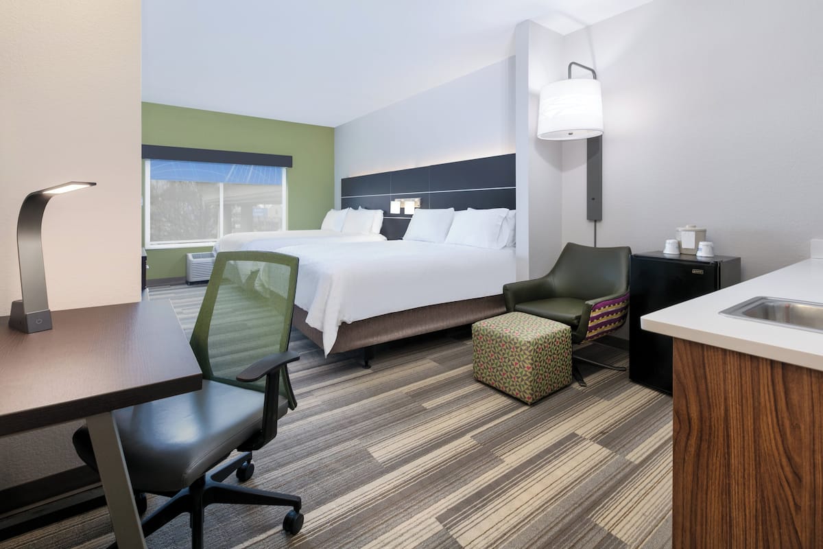 In-room safe, desk, iron/ironing board, cribs/infant beds
