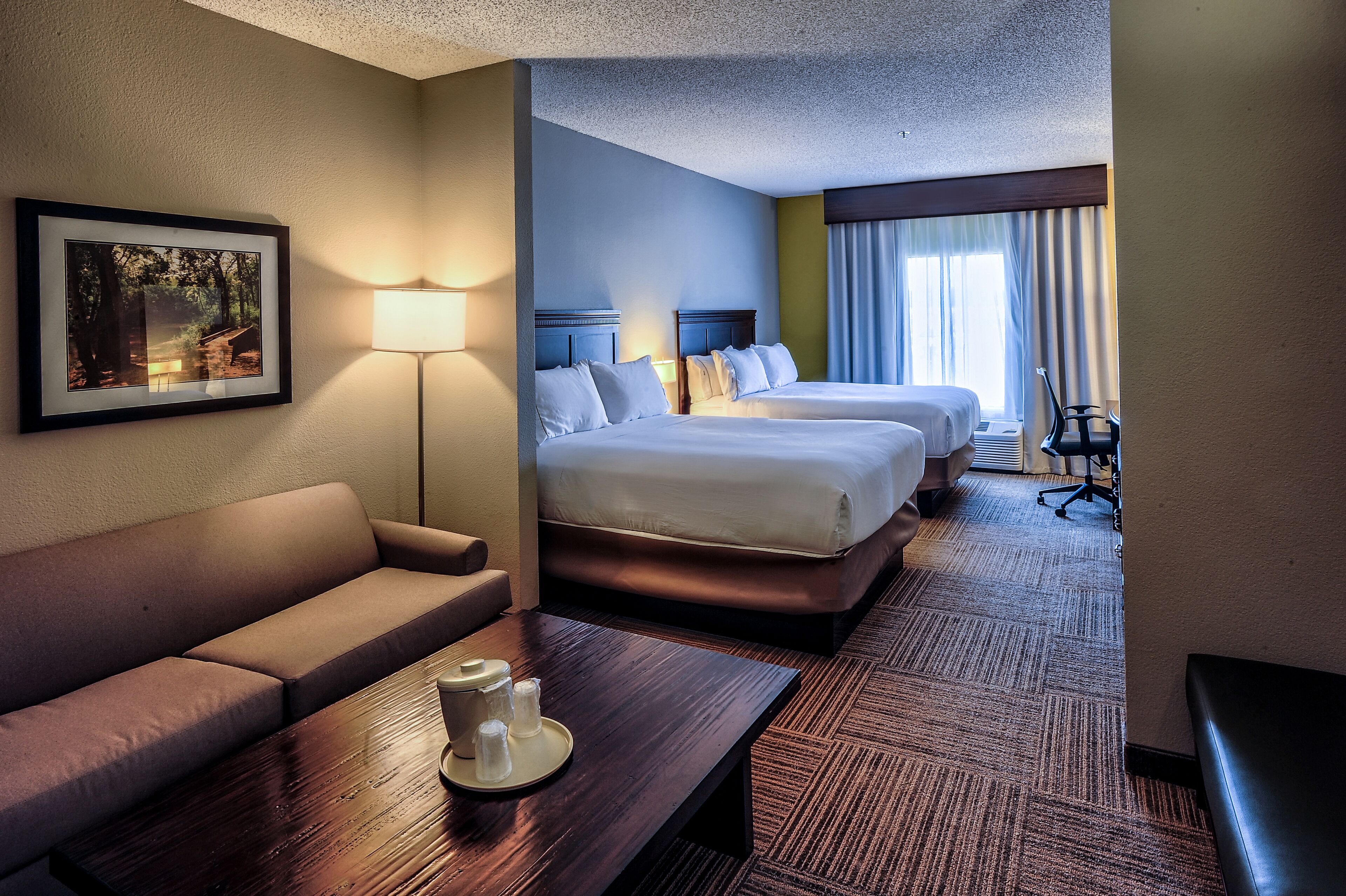 In-room safe, desk, iron/ironing board, cribs/infant beds