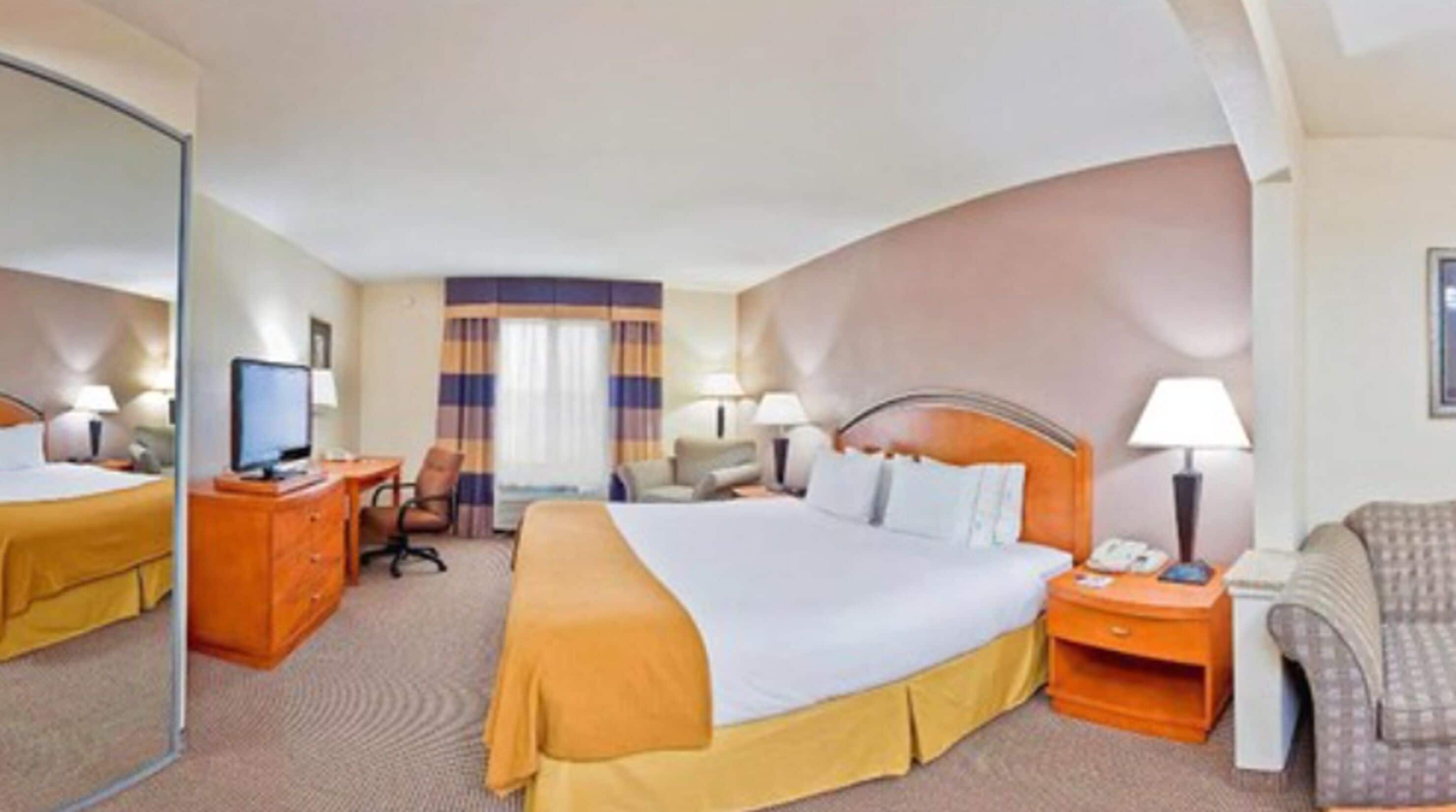 1 bedroom, in-room safe, desk, iron/ironing board