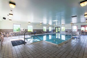 Una piscina cubierta