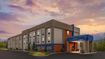 A modern hotel with a flat facade, multiple windows, and a clear entrance.