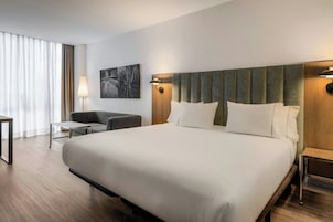 Ropa de cama de alta calidad y minibar 