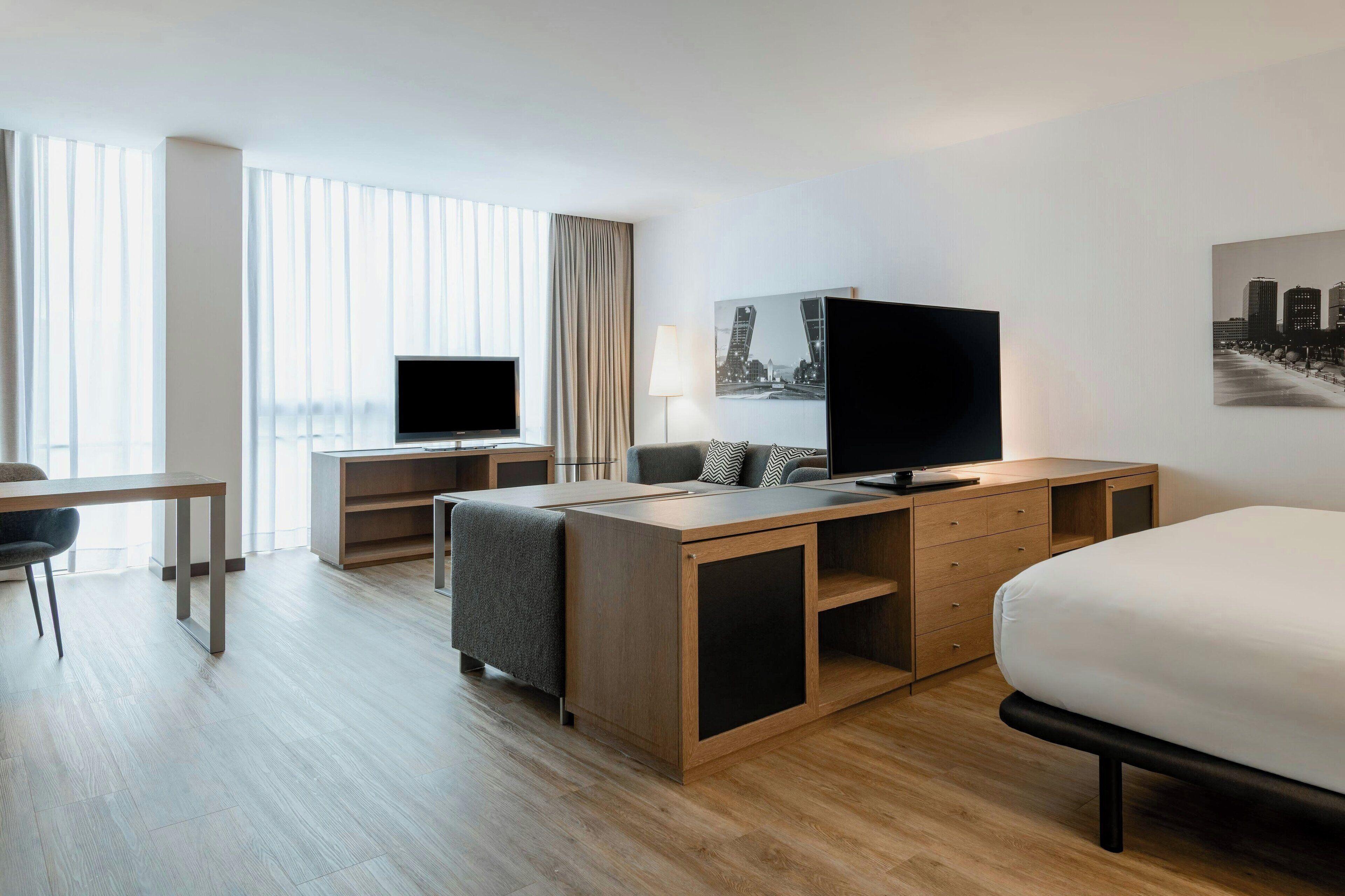 premium bedding, minibar, in-room safe, desk