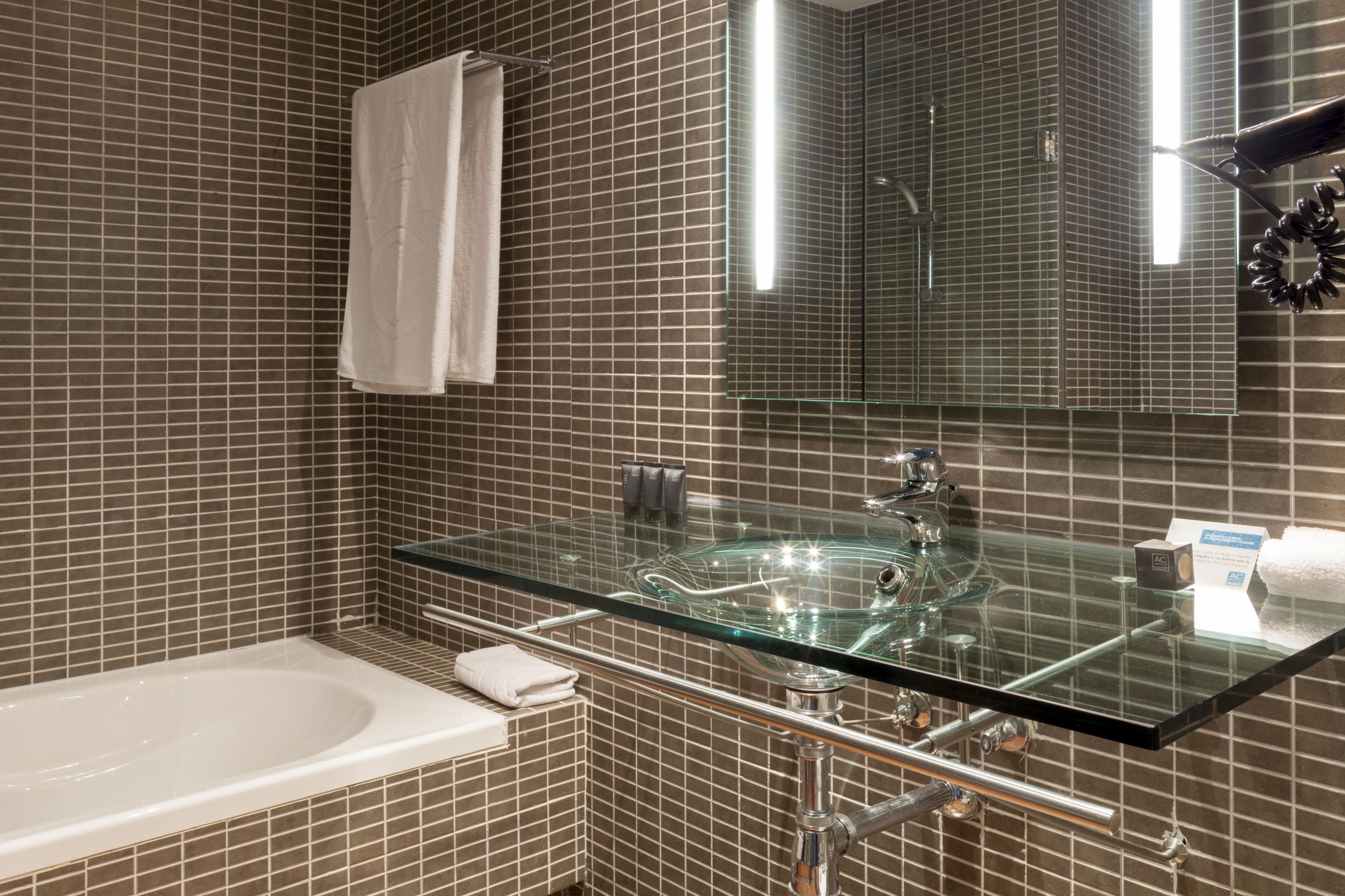 combined shower/bathtub, designer toiletries, hair dryer, slippers