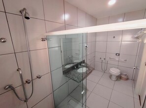 Shower, hair dryer, towels