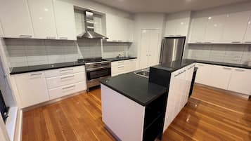 Apartment, 3 Bedrooms | Private kitchen