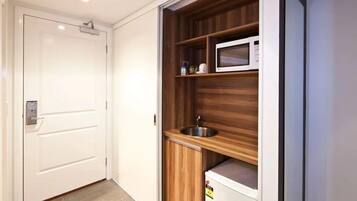 Fridge, microwave, coffee/tea maker, electric kettle