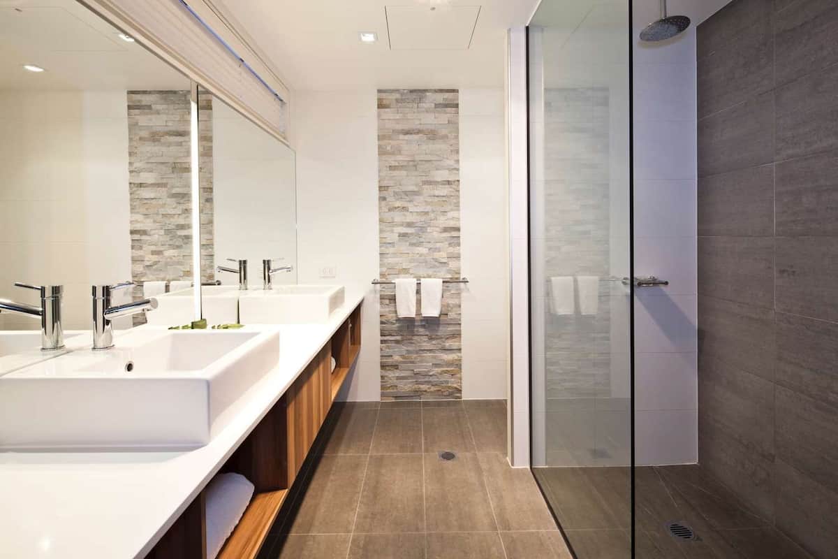 superior room, 1 king bed | bathroom | free toiletries, hair dryer, towels