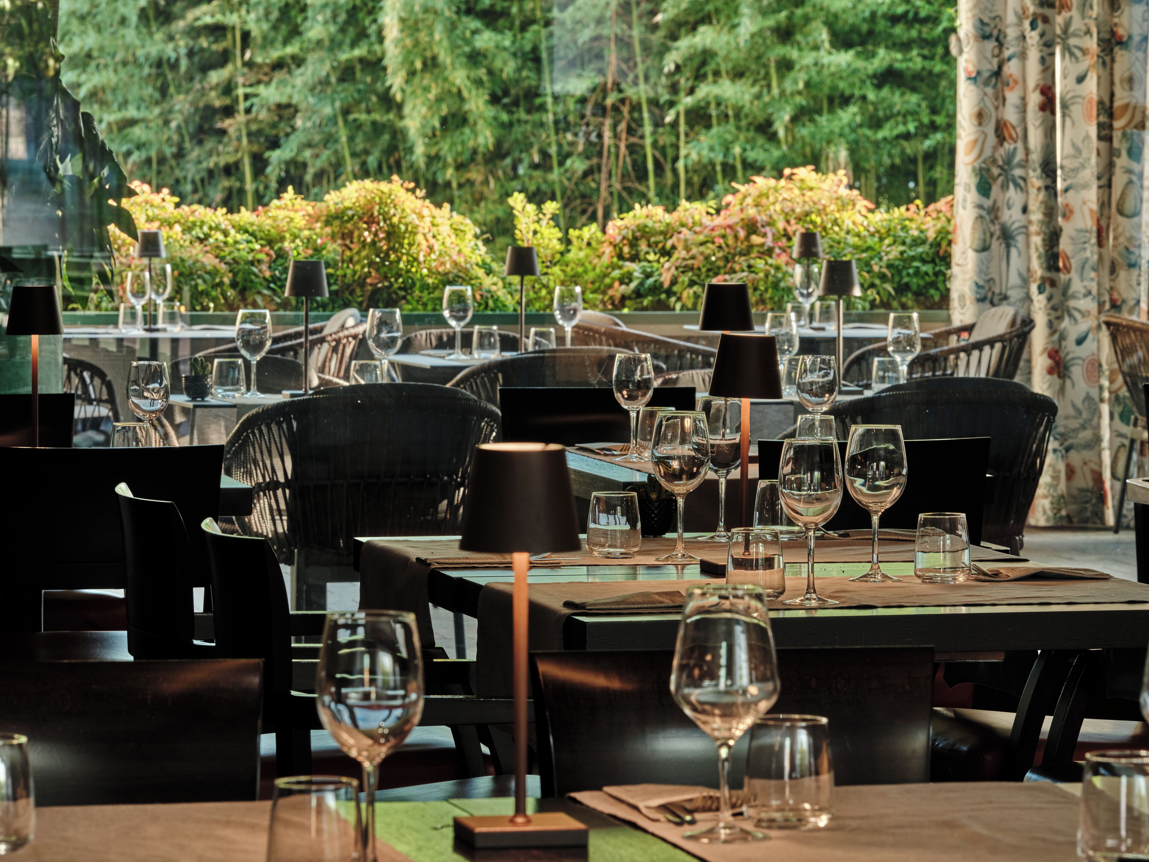 breakfast, lunch and dinner served