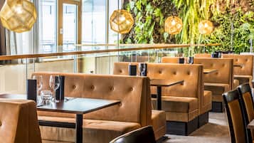 Dagelijks ontbijtbuffet (SEK 179 per persoon)