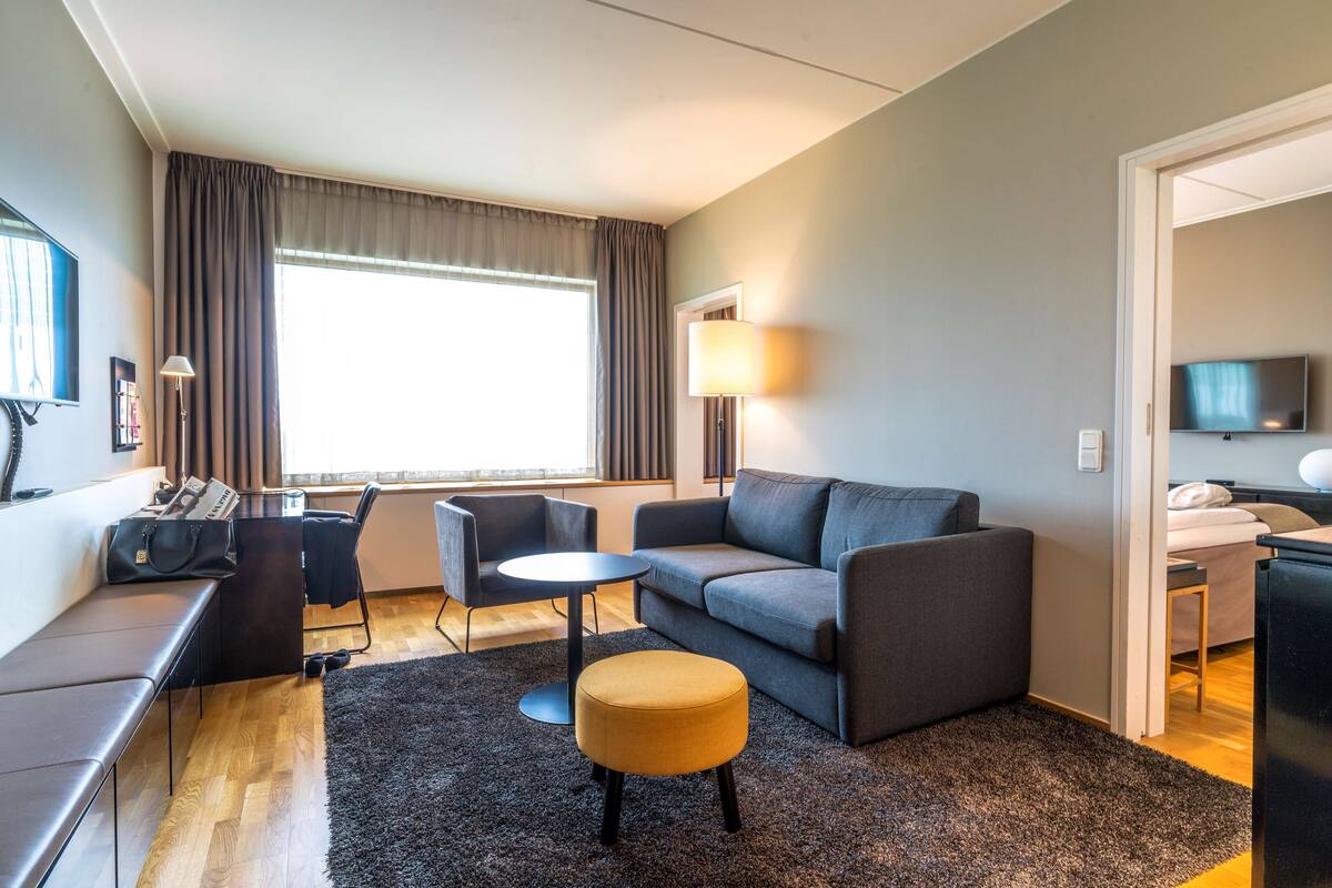 suite (master) | desk, iron/ironing board, free cots/infant beds, free wifi