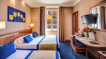 Triple Room | Hypo-allergenic bedding, memory foam beds, minibar, in-room safe