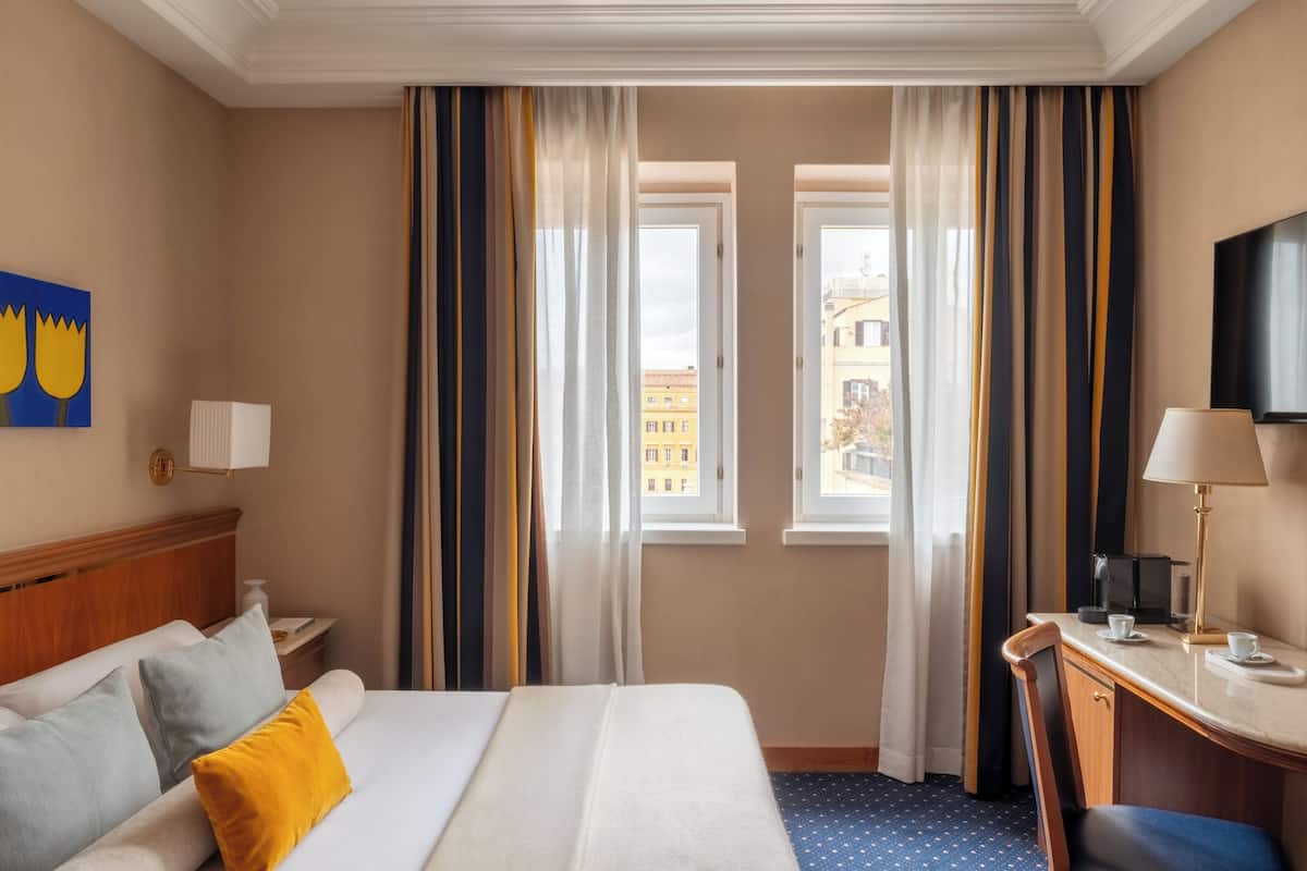 Ropa de cama hipoalergénica, colchones con efecto memoria y minibar 