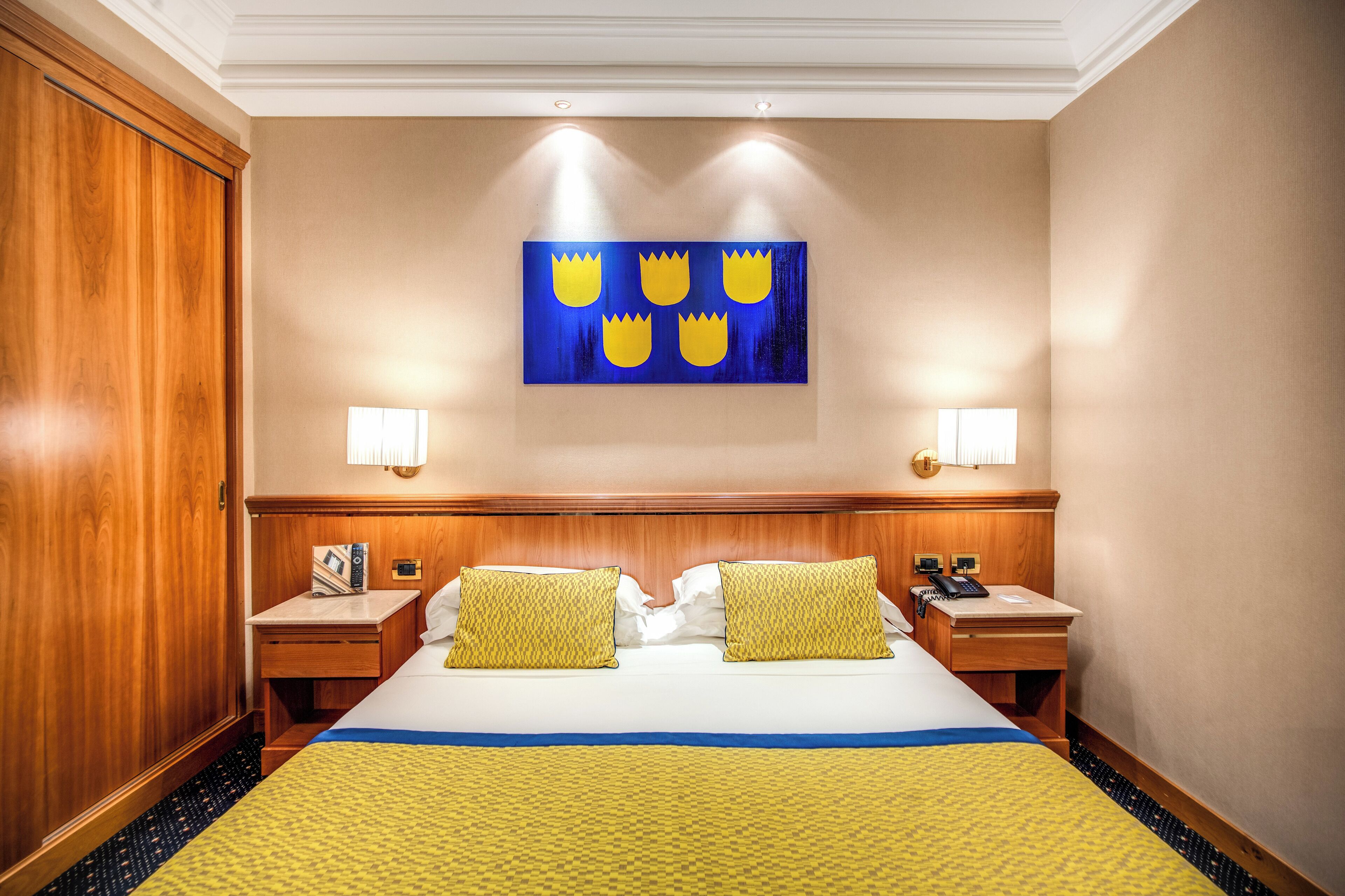 Ropa de cama hipoalergénica, camas con efecto memoria y minibar 