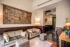 26-inch flat-screen TV with cable channels, TV - Hotel Diocleziano (Rome)