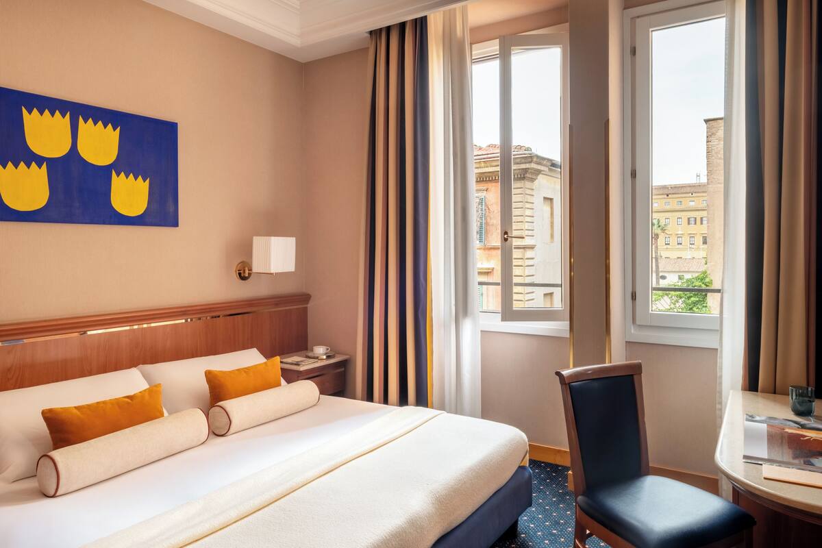 Ropa de cama hipoalergénica, colchones con efecto memoria y minibar 