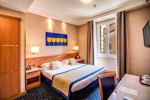 Phòng đôi hoặc 2 giường đơn Superior | Bộ đồ giường kháng dị ứng, nệm cao su hoạt tính (memory foam), minibar 