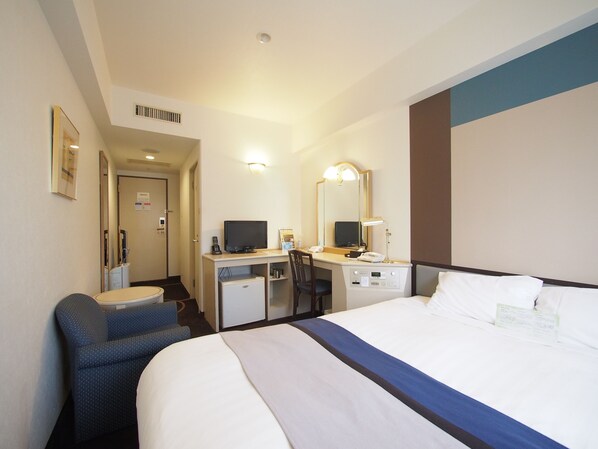 Cofres nos quartos, escrivaninha, quartos à prova de som