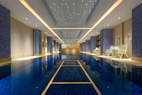 Indoor pool - Courtyard by Marriott Shanghai Fengxian (Shanghai)
