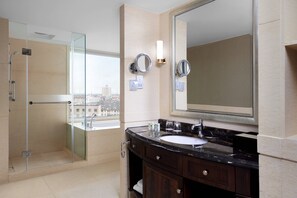 Bathroom - Courtyard by Marriott Shanghai Fengxian (Shanghai)