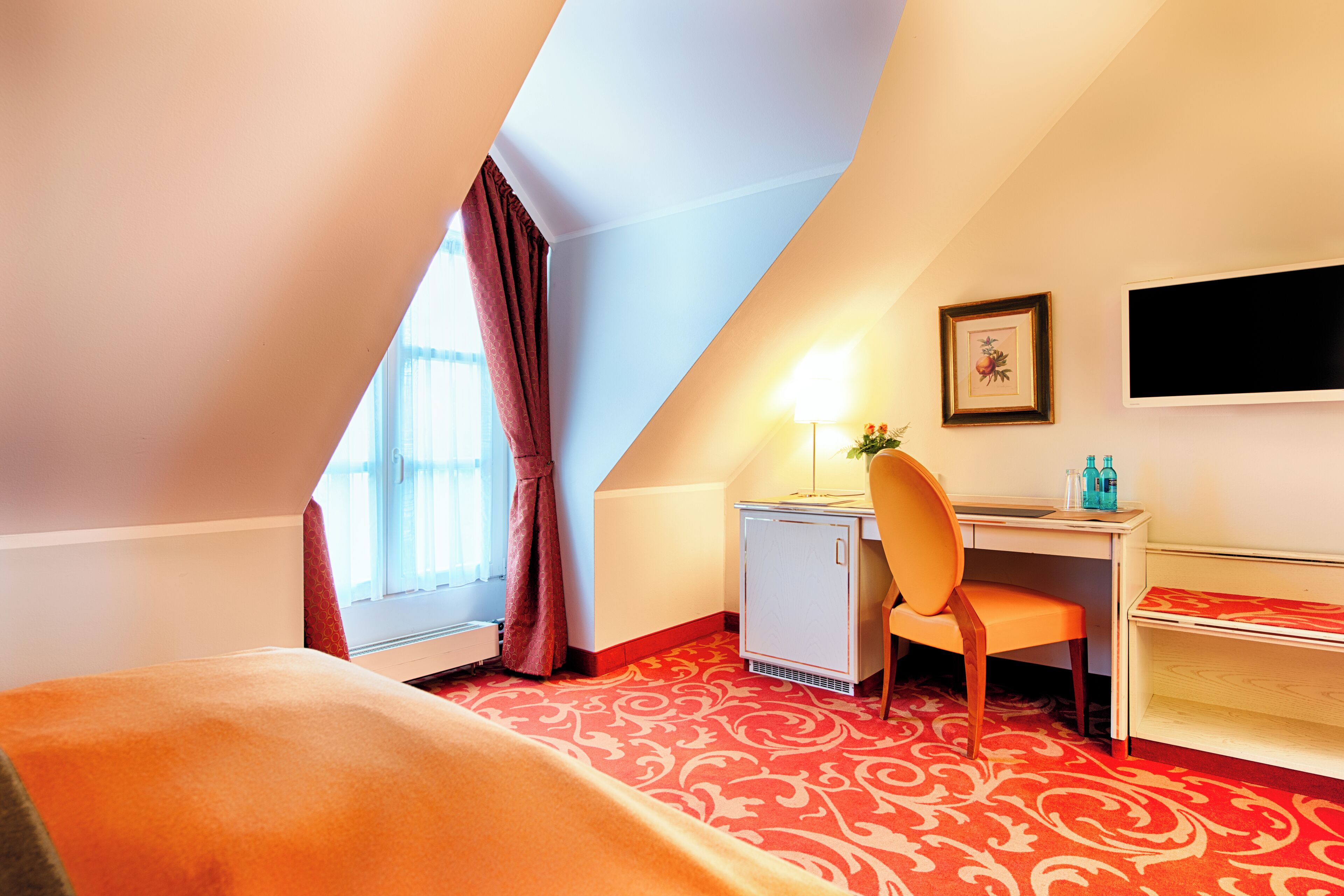 business single room | in-room safe, desk, iron/ironing board, free wifi