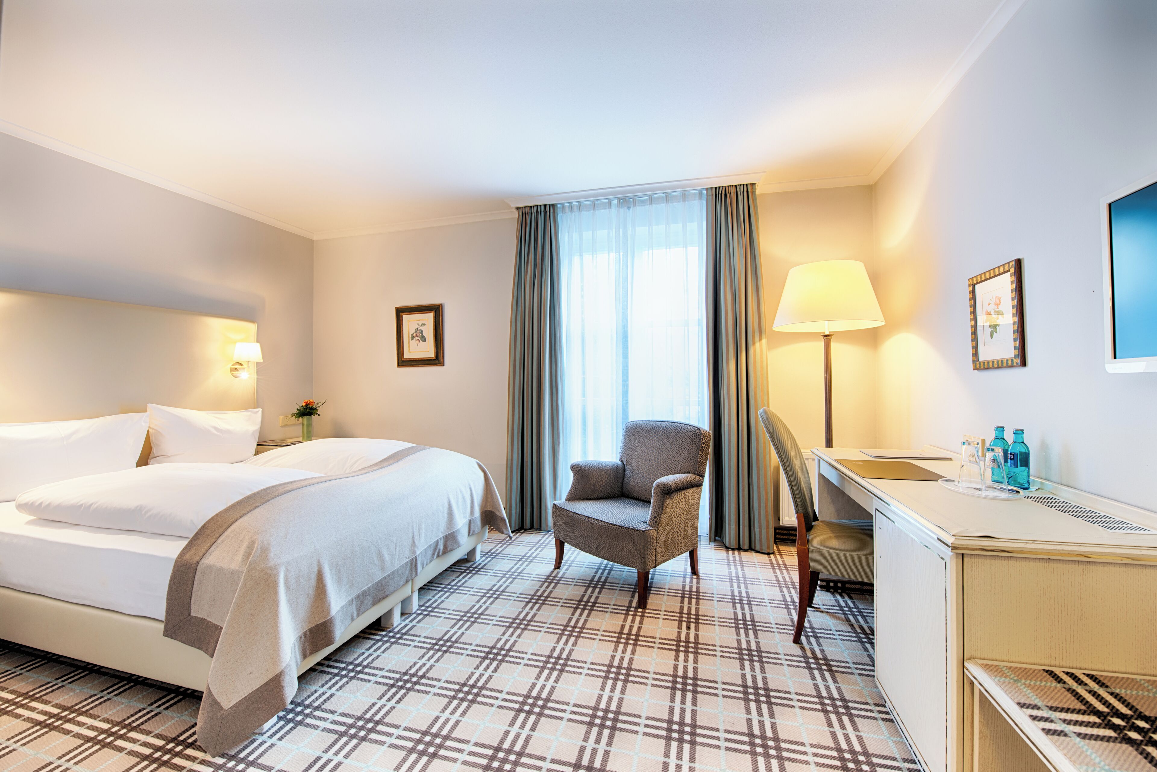 business double room | in-room safe, desk, iron/ironing board, free wifi