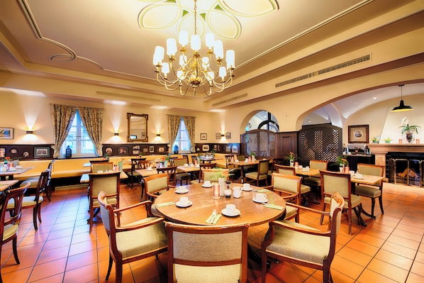 Petit déjeuner buffet (21 EUR par personne)