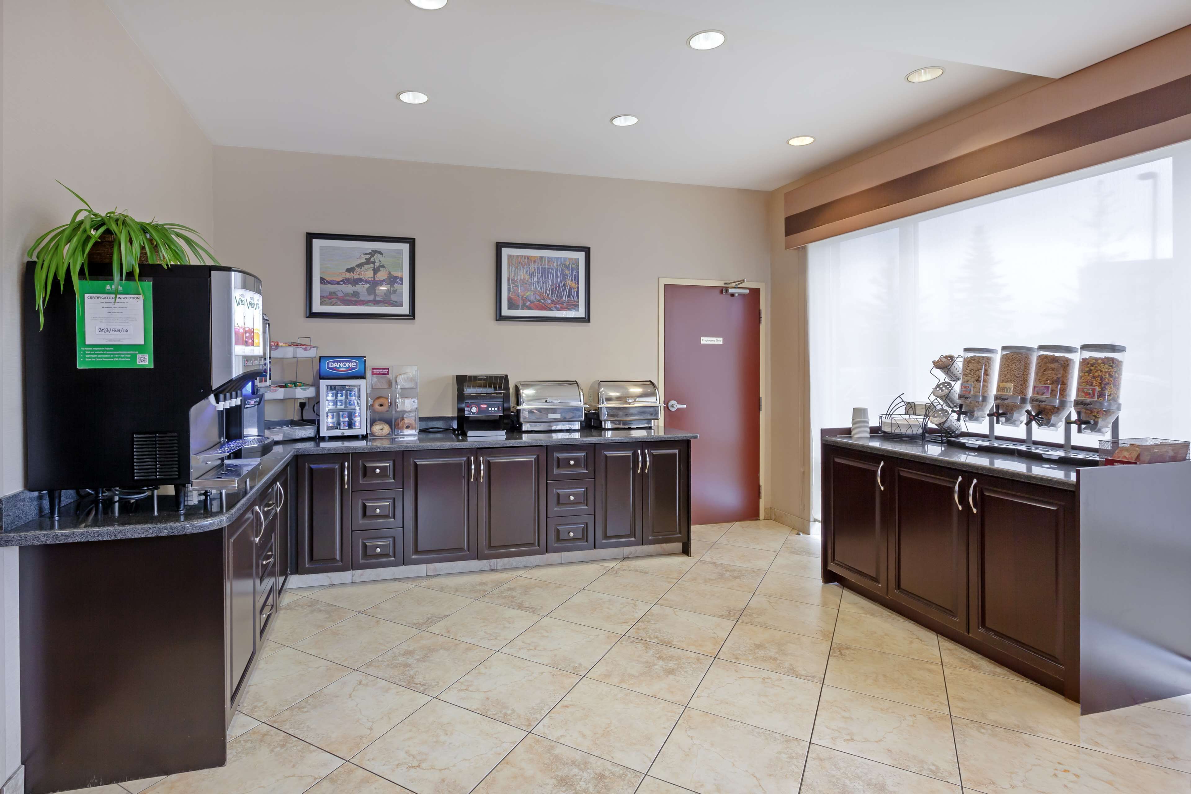 free daily continental breakfast