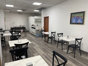 Dagelijks ontbijtbuffet (EUR 8 per persoon)