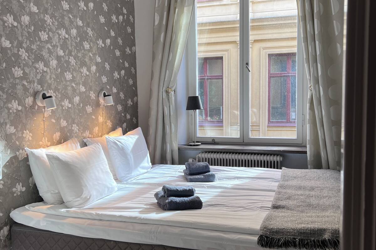 standard double room | 1 bedroom, premium bedding, individually furnished, desk