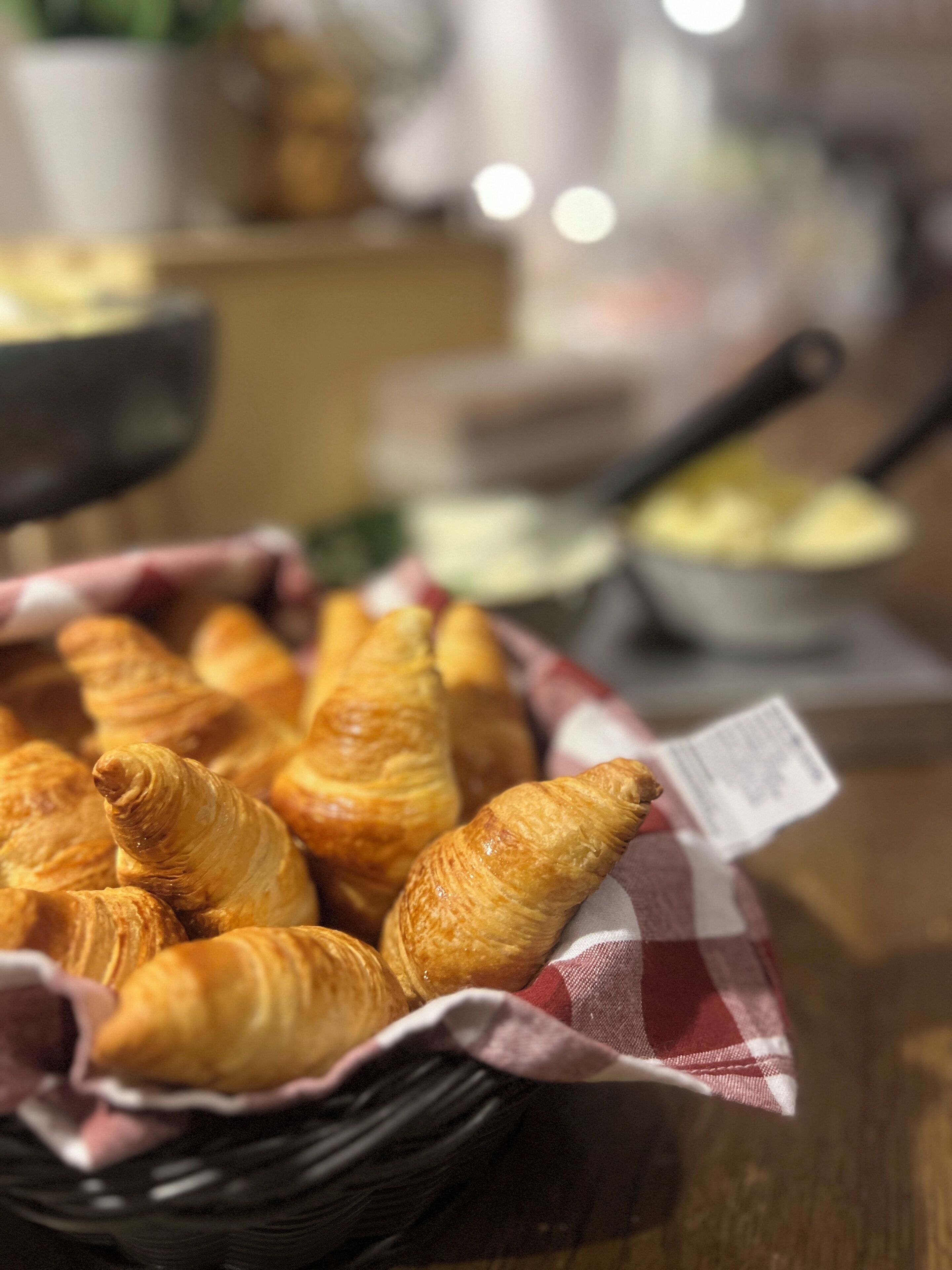 بوفيه فطور مجانًا يوميًا
