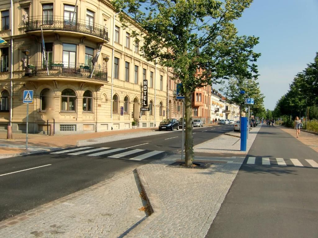 family room | street view