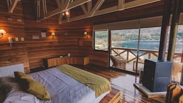 Design Room | Premium bedding, down comforters, laptop workspace, bed sheets