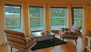 Studiosuite | Sengetøy av topp kvalitet, dundyner og skrivebord for bærbar PC